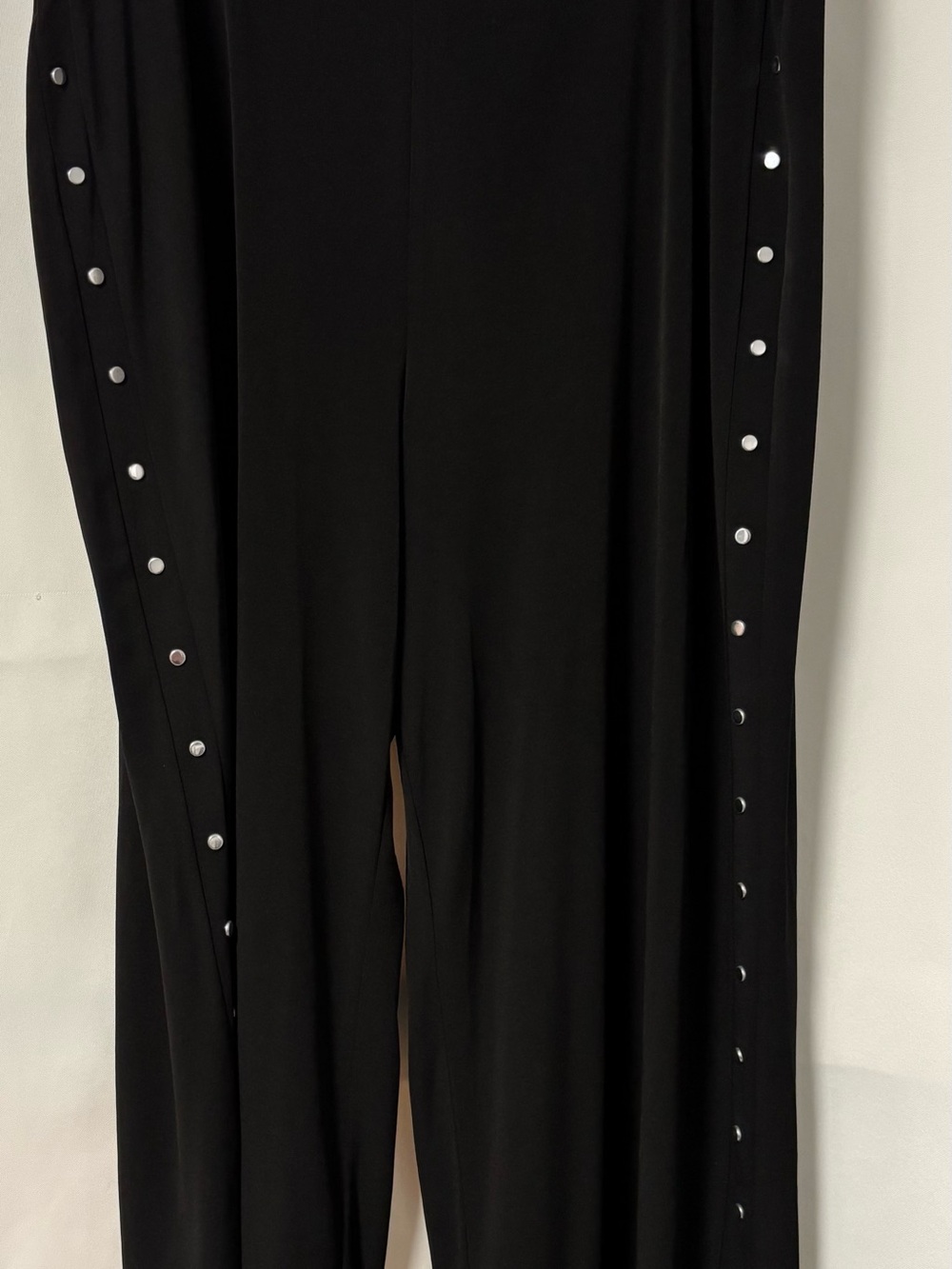 Michael Kors Stretch Capris pants with silver metal detail. Size L.